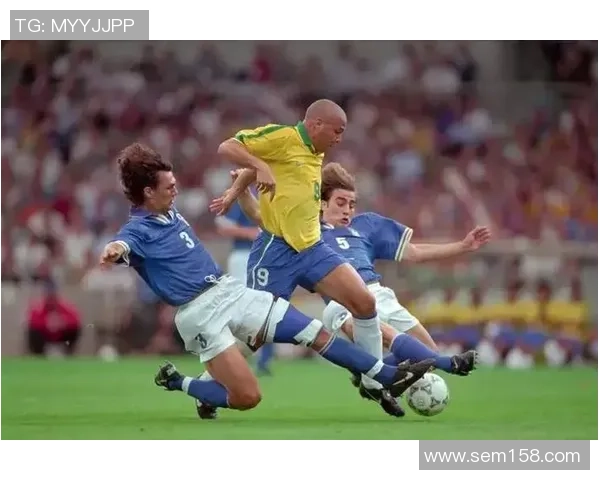 足球巨星与名模的爱恨情仇交织闪耀娱乐与体育双舞台 足球巨星与名模的爱恨情仇交织闪耀娱乐与体育双舞台